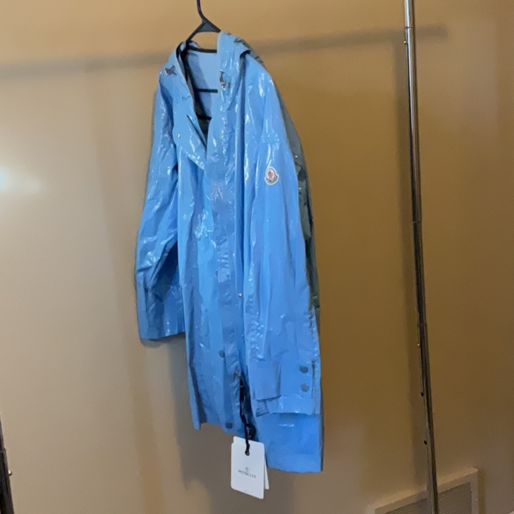Large Moncler raincoat, never worn, great condition